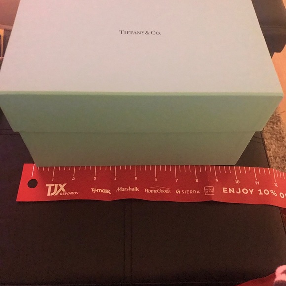 Tiffany Co. New box. Perfect fit for 2 coffee mugs. - Picture 3 of 3